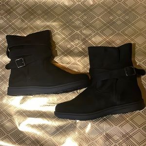 New In box Report Boots